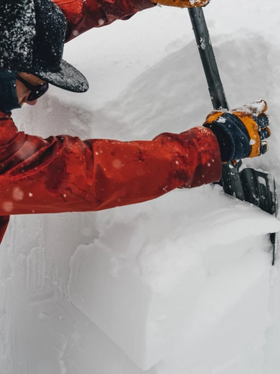 bca_2324_dozer-2t_shovel_C2116003_4